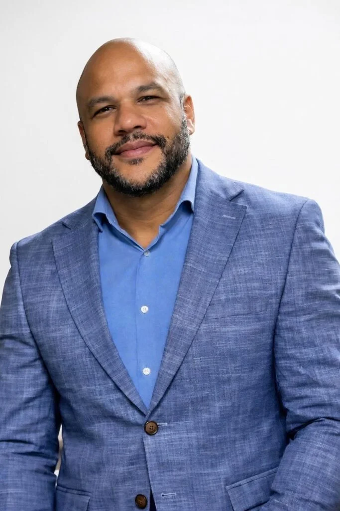 Emmanuel Roberto Torres - Fundador de TecnoLatino y LaptopsRenovadas